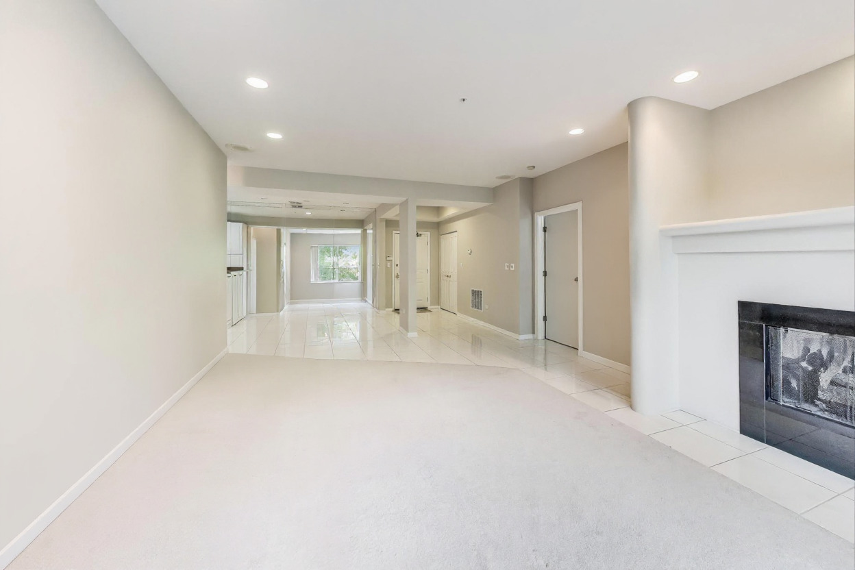 20 Trafalgar Square #203, Lincolnshire, IL 60069