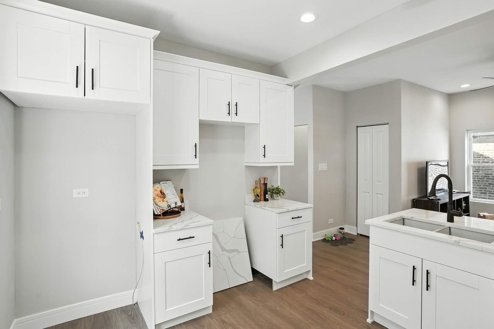 7943 S Bennett Avenue, Chicago, IL 60617