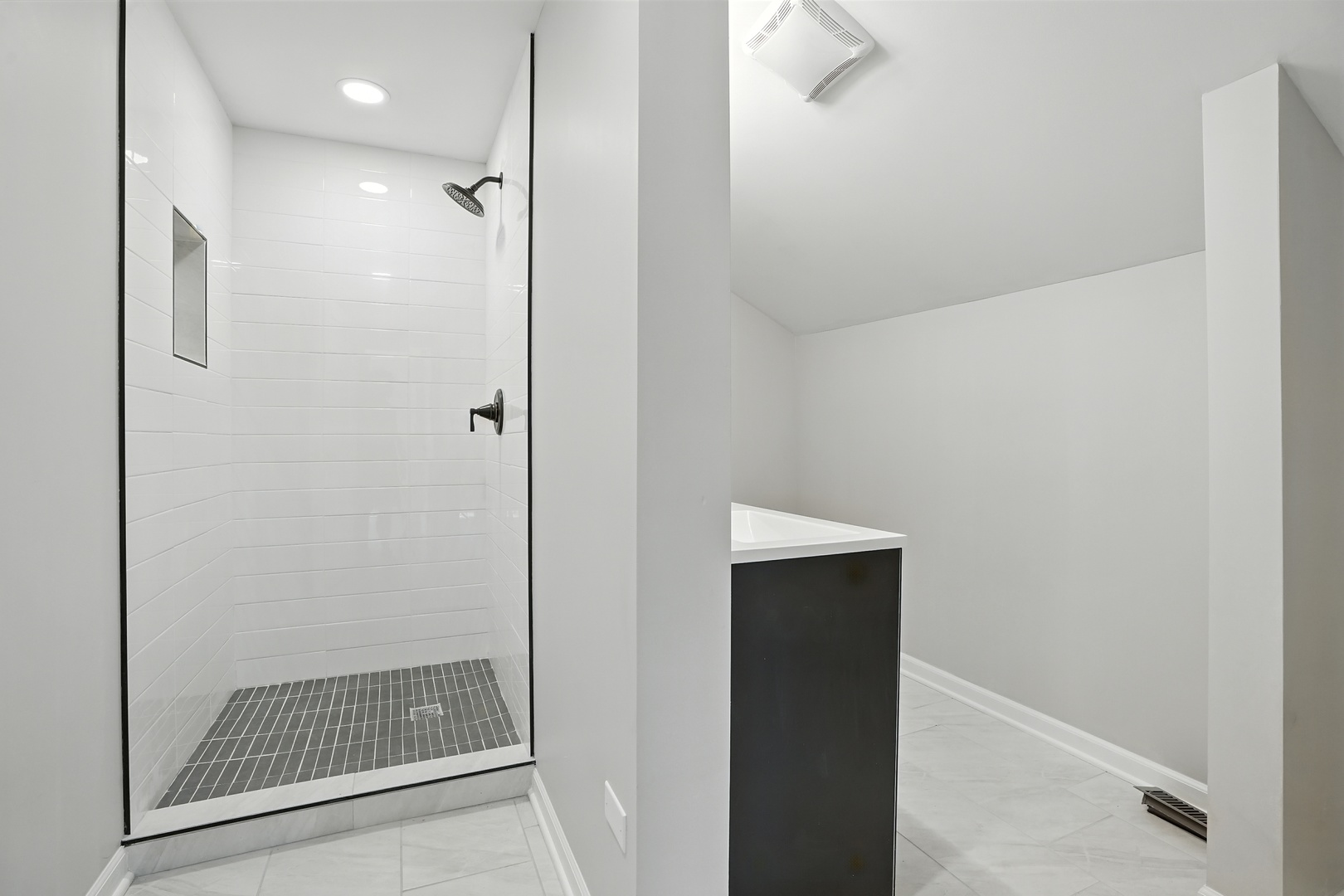 7943 S Bennett Avenue, Chicago, IL 60617