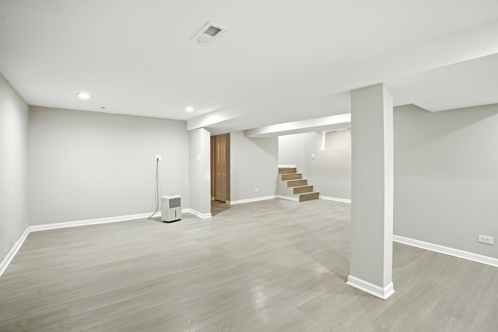 7943 S Bennett Avenue, Chicago, IL 60617