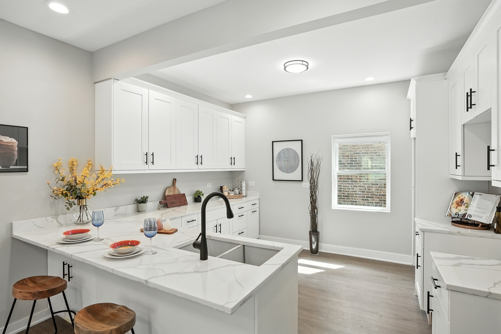 7943 S Bennett Avenue, Chicago, IL 60617