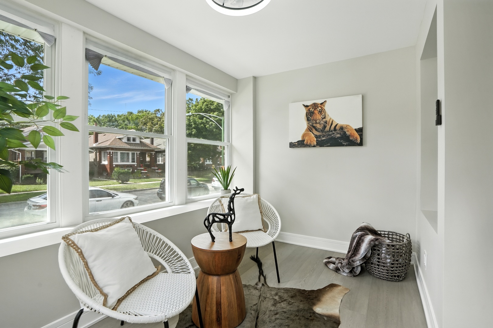 7943 S Bennett Avenue, Chicago, IL 60617