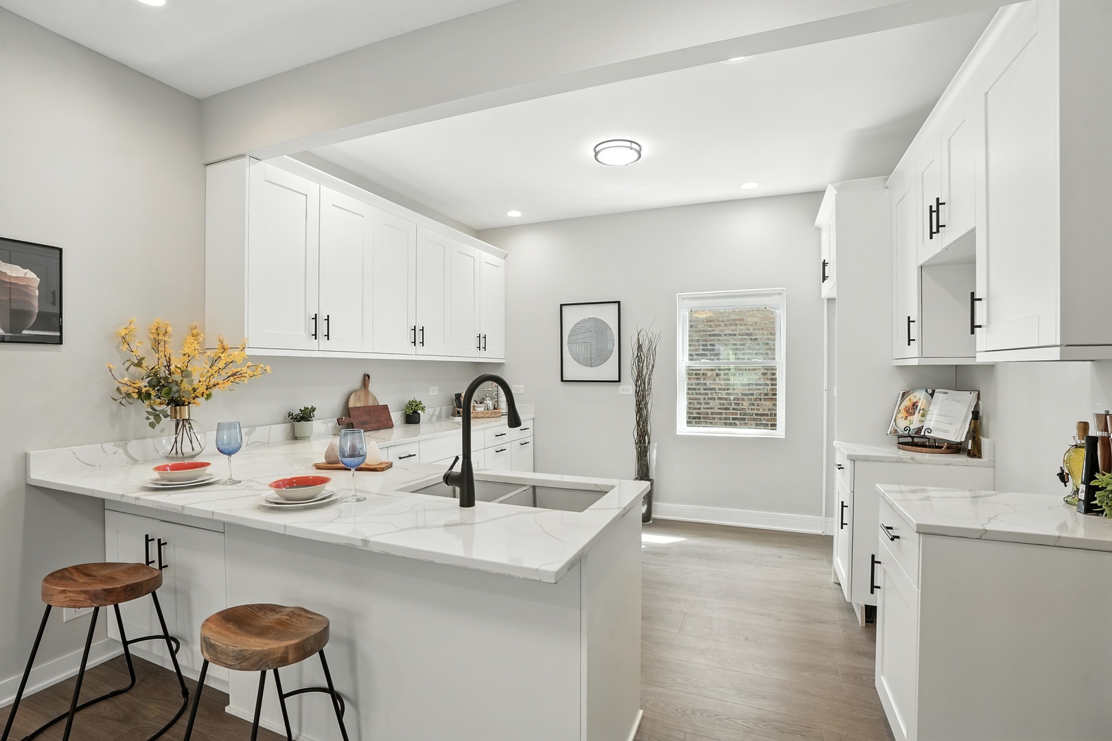 7943 S Bennett Avenue, Chicago, IL 60617