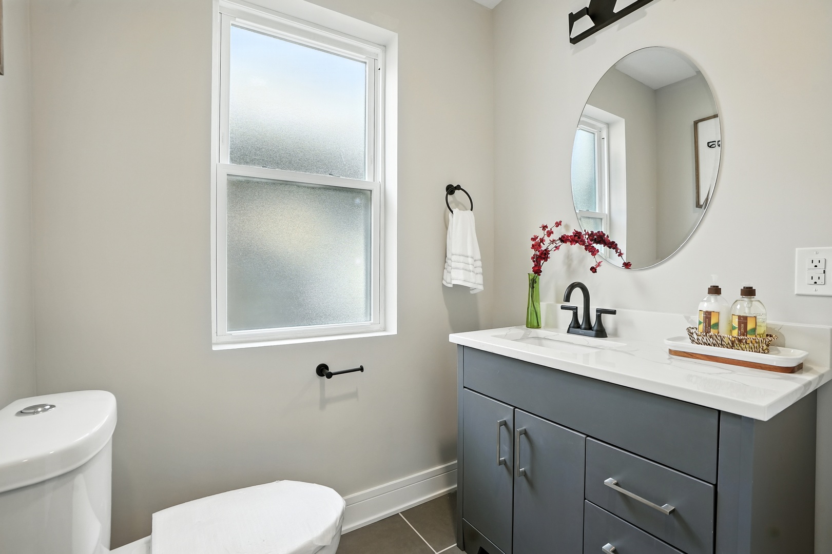 7943 S Bennett Avenue, Chicago, IL 60617