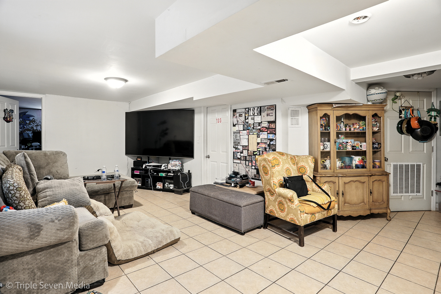 5006 W Wolfram Street, Chicago, IL 60641