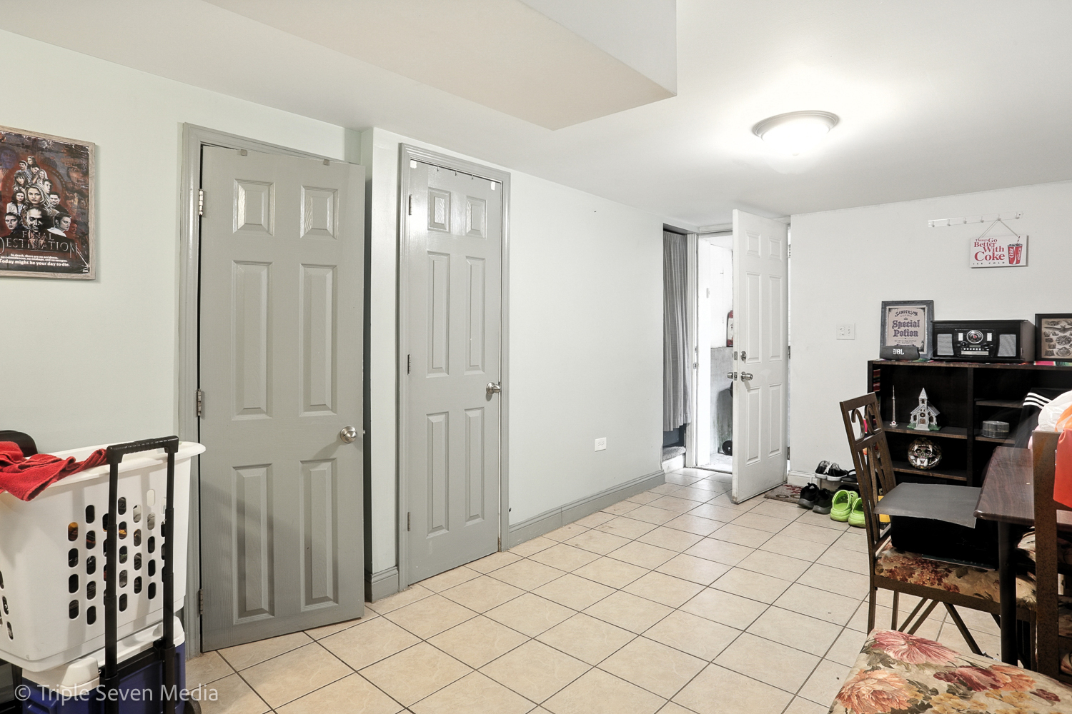 5006 W Wolfram Street, Chicago, IL 60641