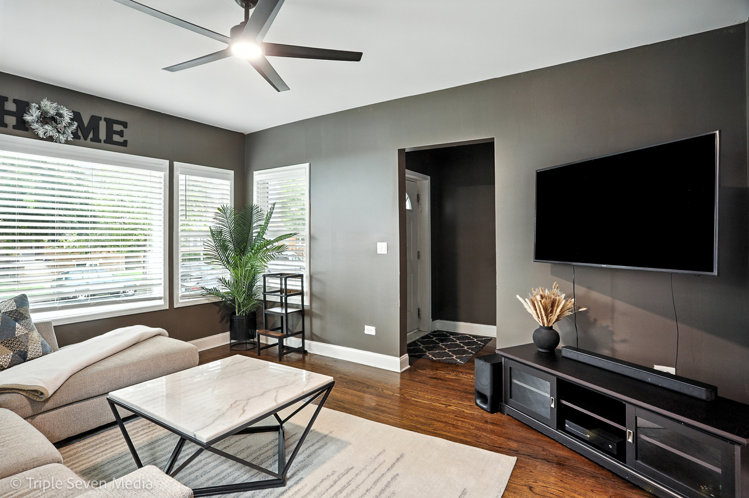 5006 W Wolfram Street, Chicago, IL 60641
