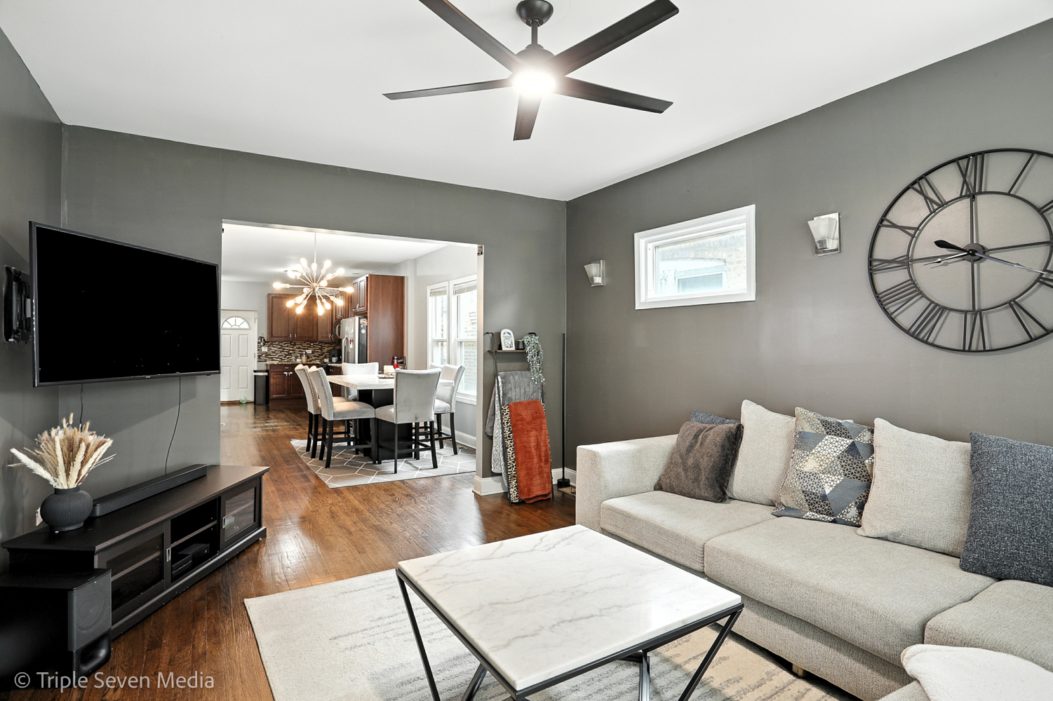 5006 W Wolfram Street, Chicago, IL 60641
