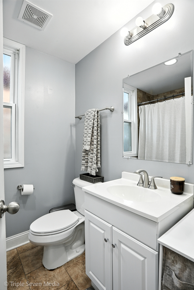 5006 W Wolfram Street, Chicago, IL 60641