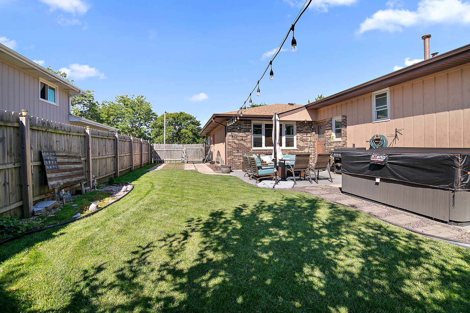 8327 Chelsea Lane, Woodridge, IL 60517