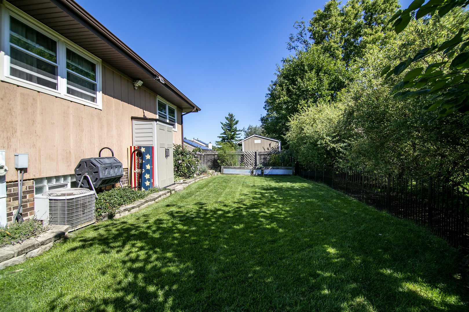 8327 Chelsea Lane, Woodridge, IL 60517