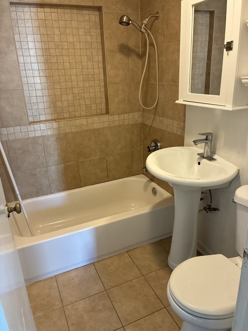 4028 N Park Street, Westmont, IL 60559