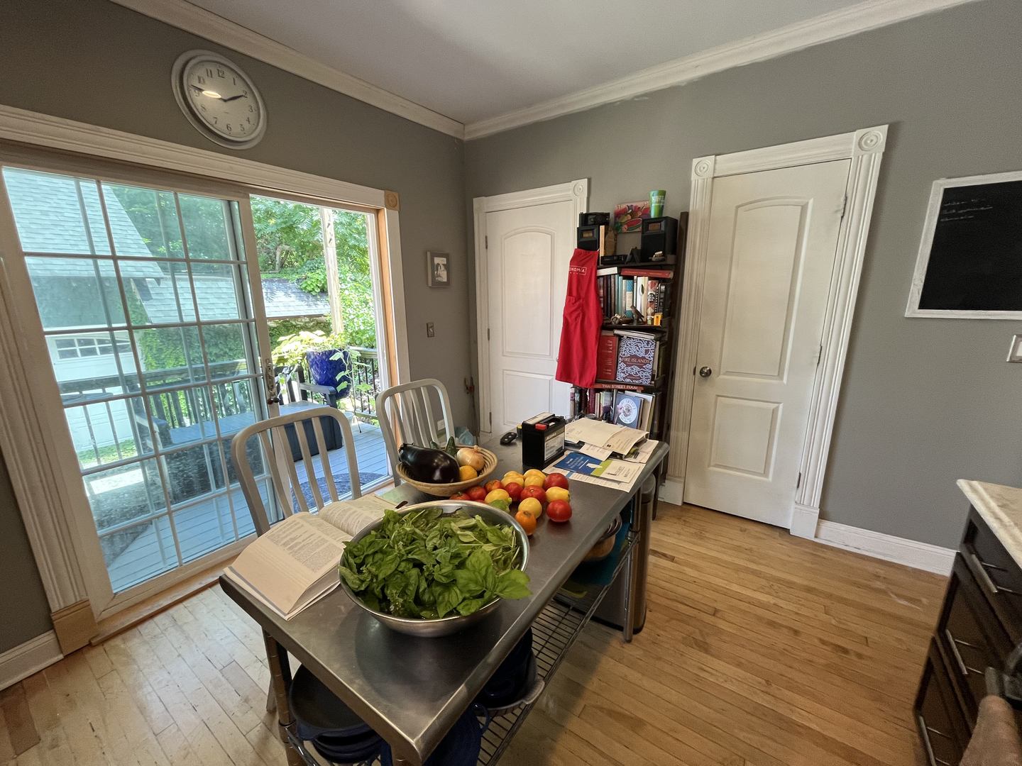 6957 N Hamilton Avenue, Chicago, IL 60645