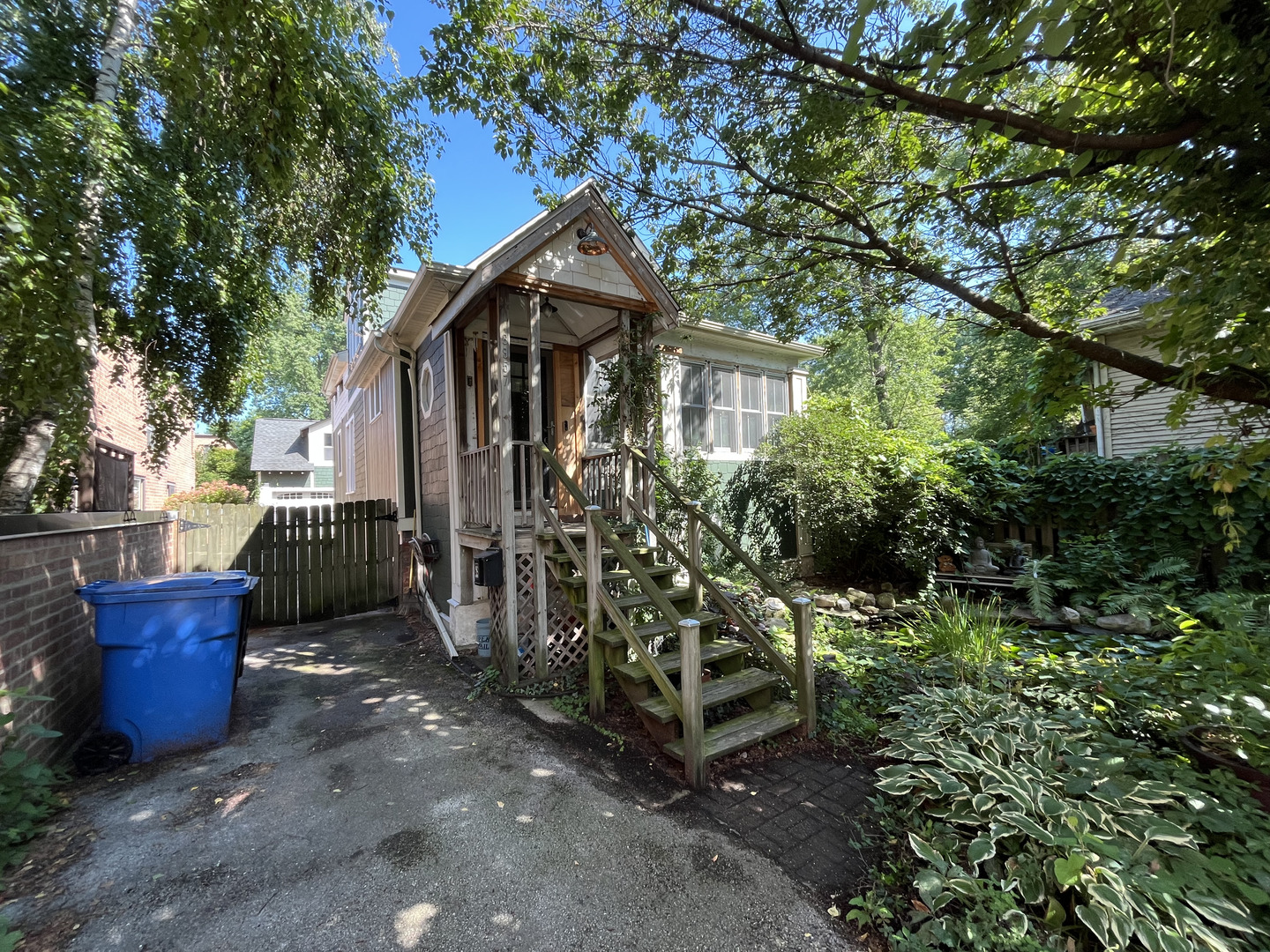 6957 N Hamilton Avenue, Chicago, IL 60645