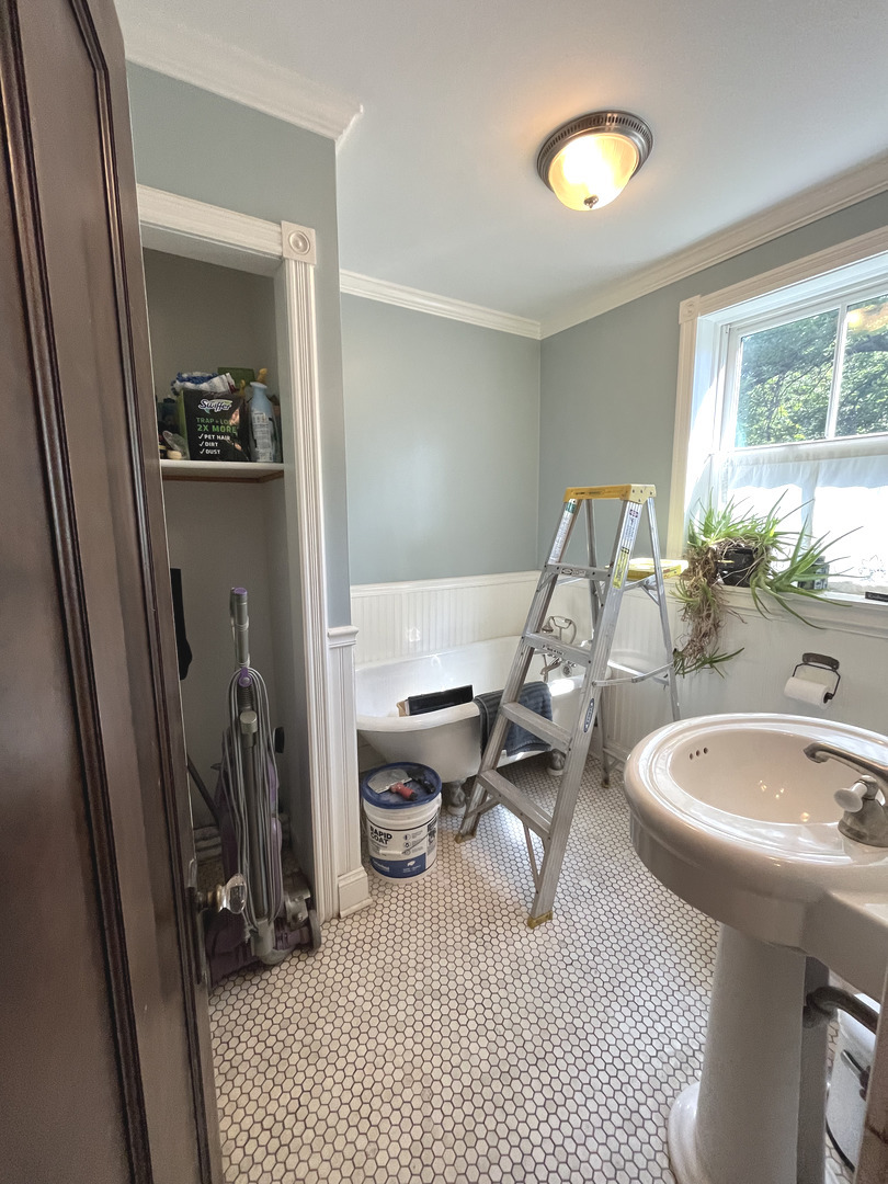 6957 N Hamilton Avenue, Chicago, IL 60645