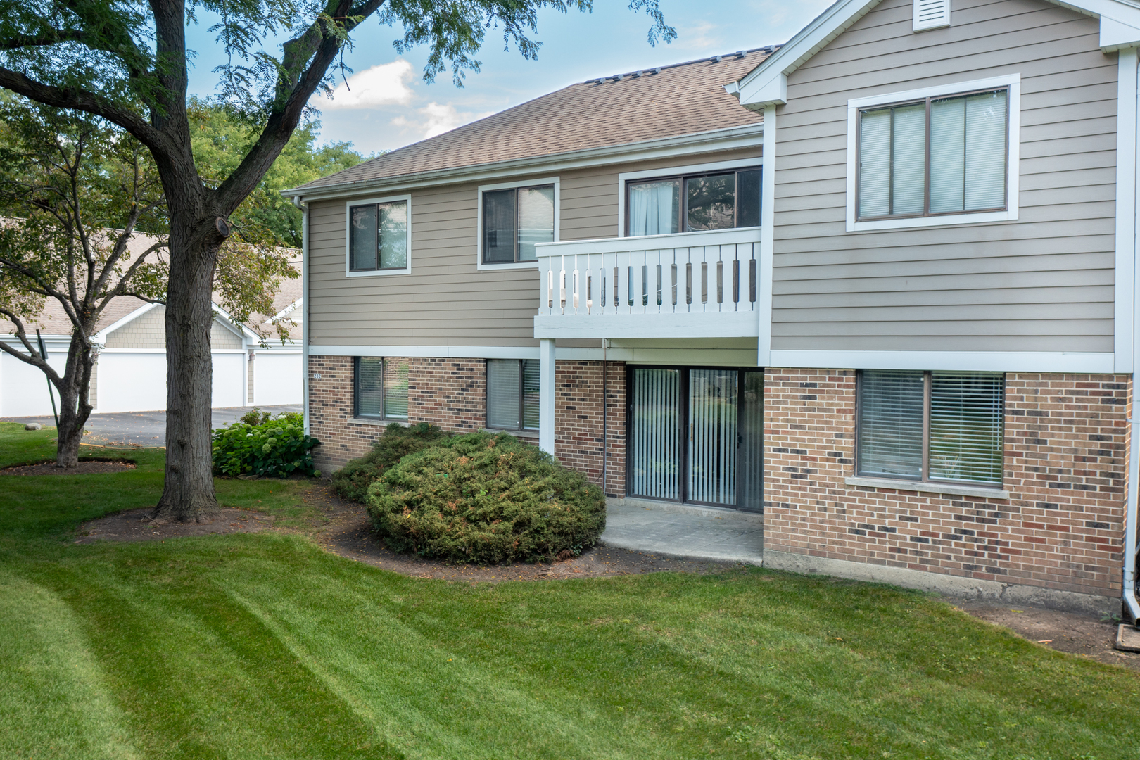 232 Driftwood Lane #D-1, Schaumburg, IL 60193