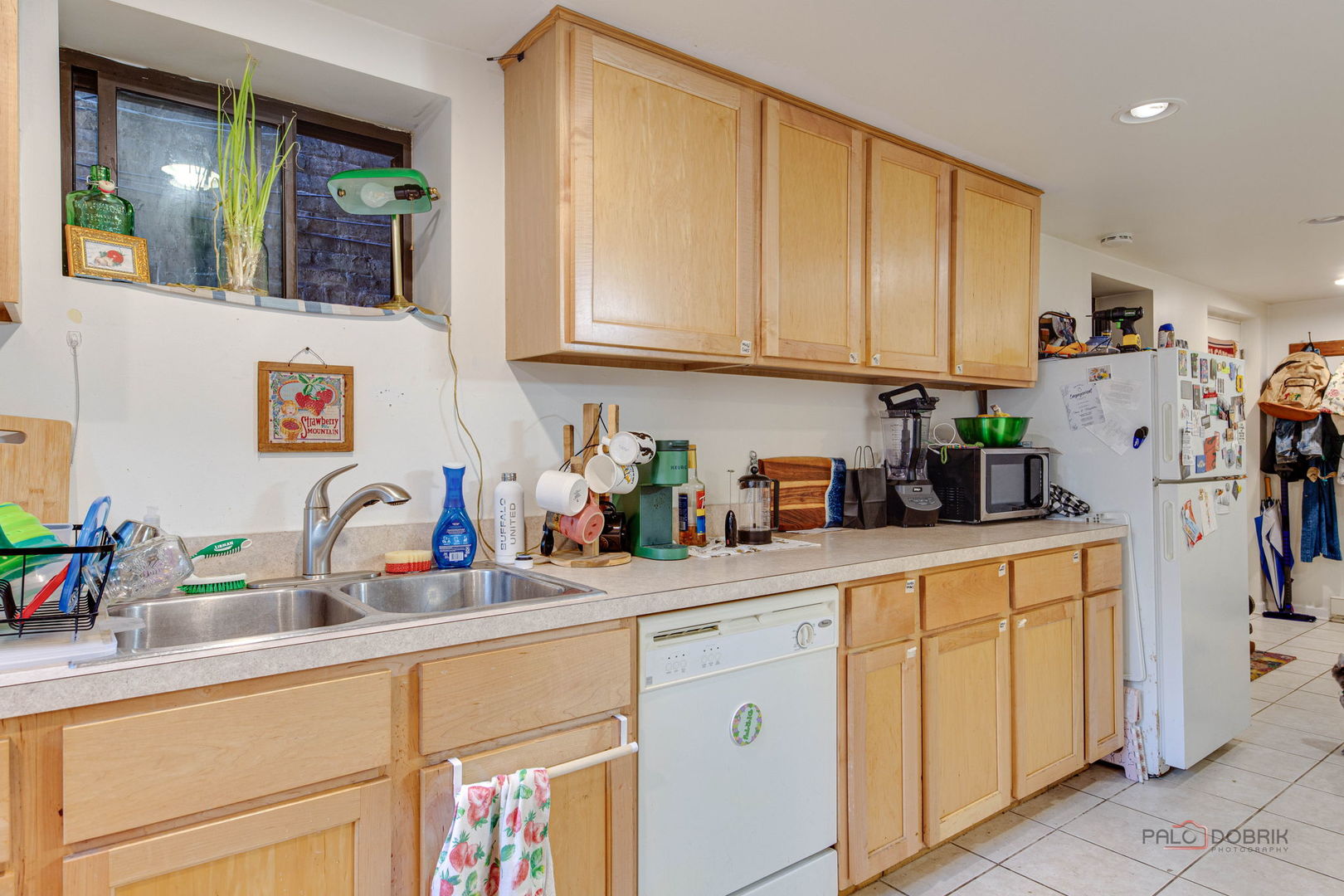 902 W Newport Avenue, Chicago, IL 60657