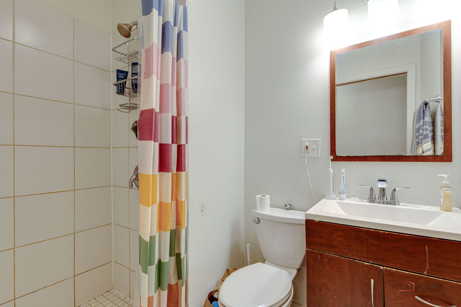 902 W Newport Avenue, Chicago, IL 60657