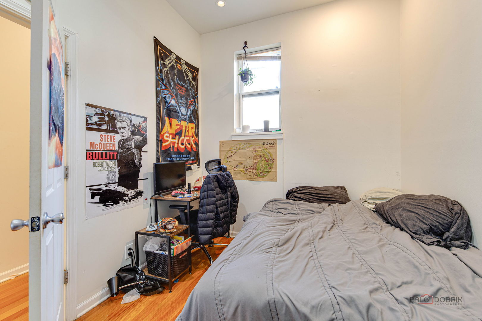 902 W Newport Avenue, Chicago, IL 60657