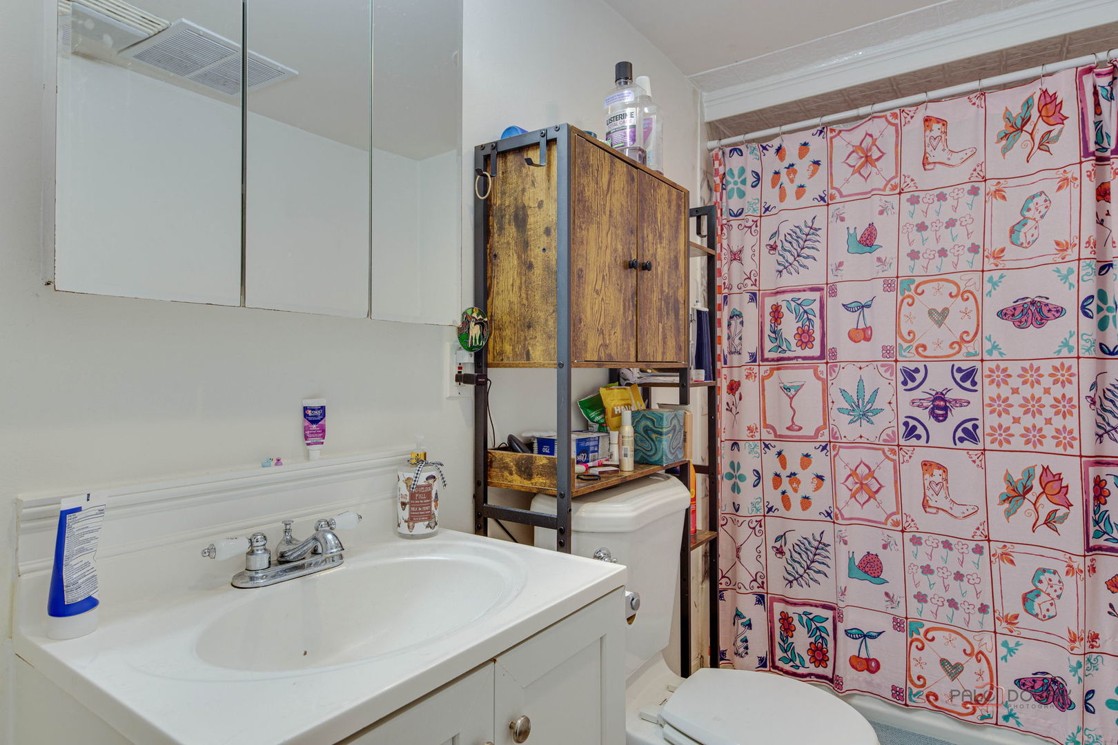 902 W Newport Avenue, Chicago, IL 60657