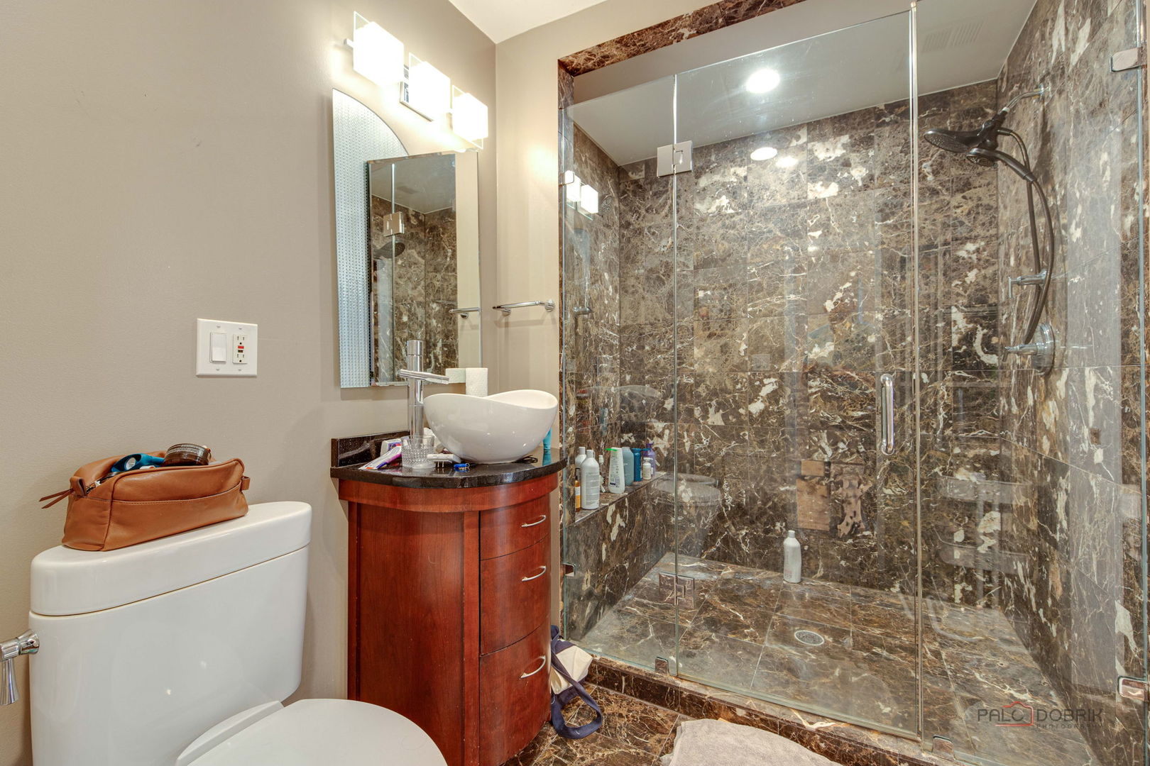 902 W Newport Avenue, Chicago, IL 60657