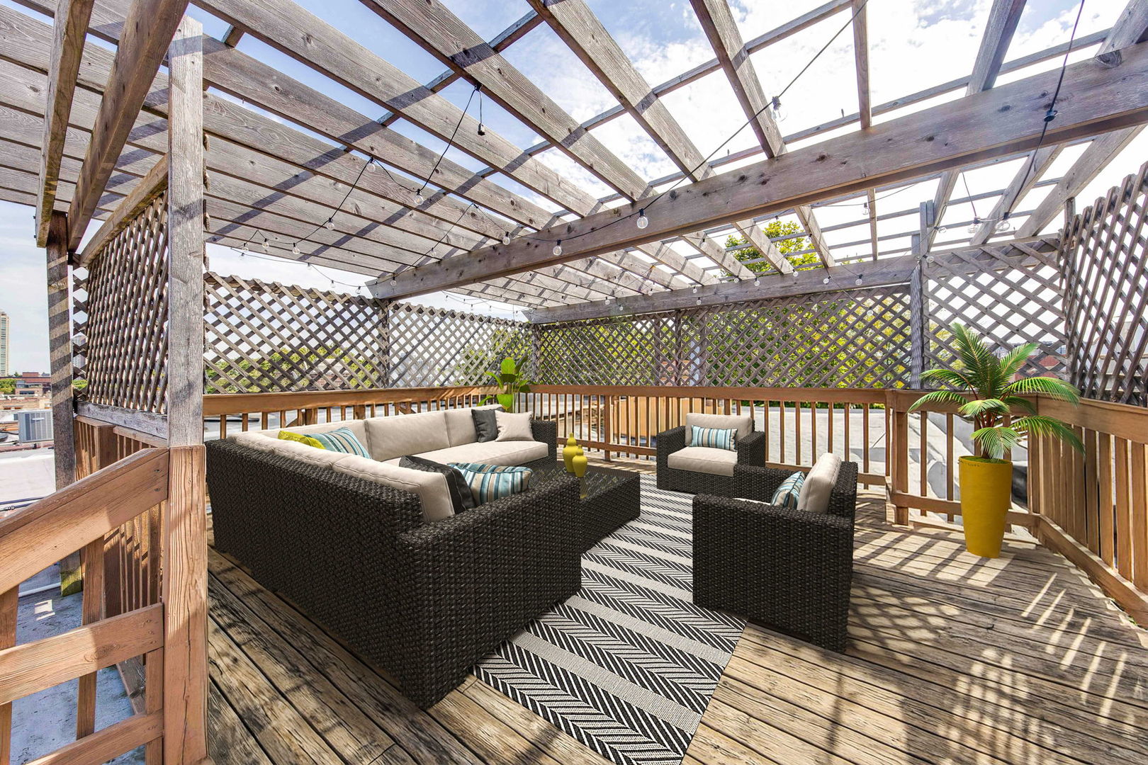 902 W Newport Avenue, Chicago, IL 60657