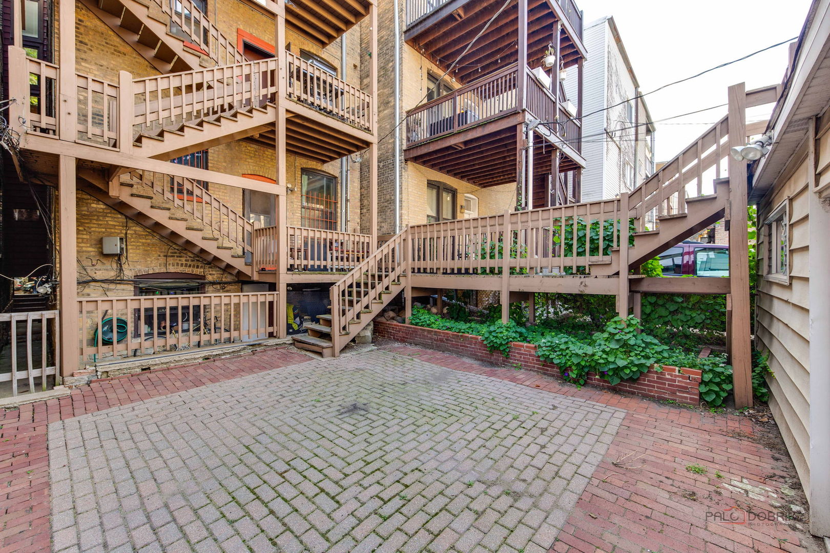 902 W Newport Avenue, Chicago, IL 60657