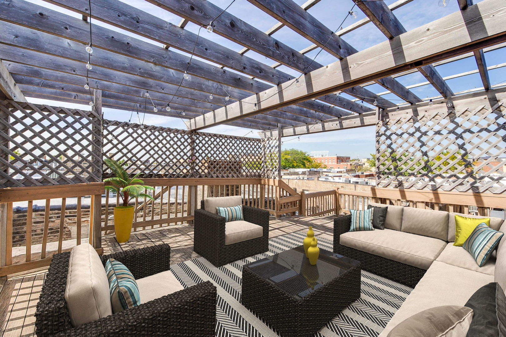 902 W Newport Avenue, Chicago, IL 60657