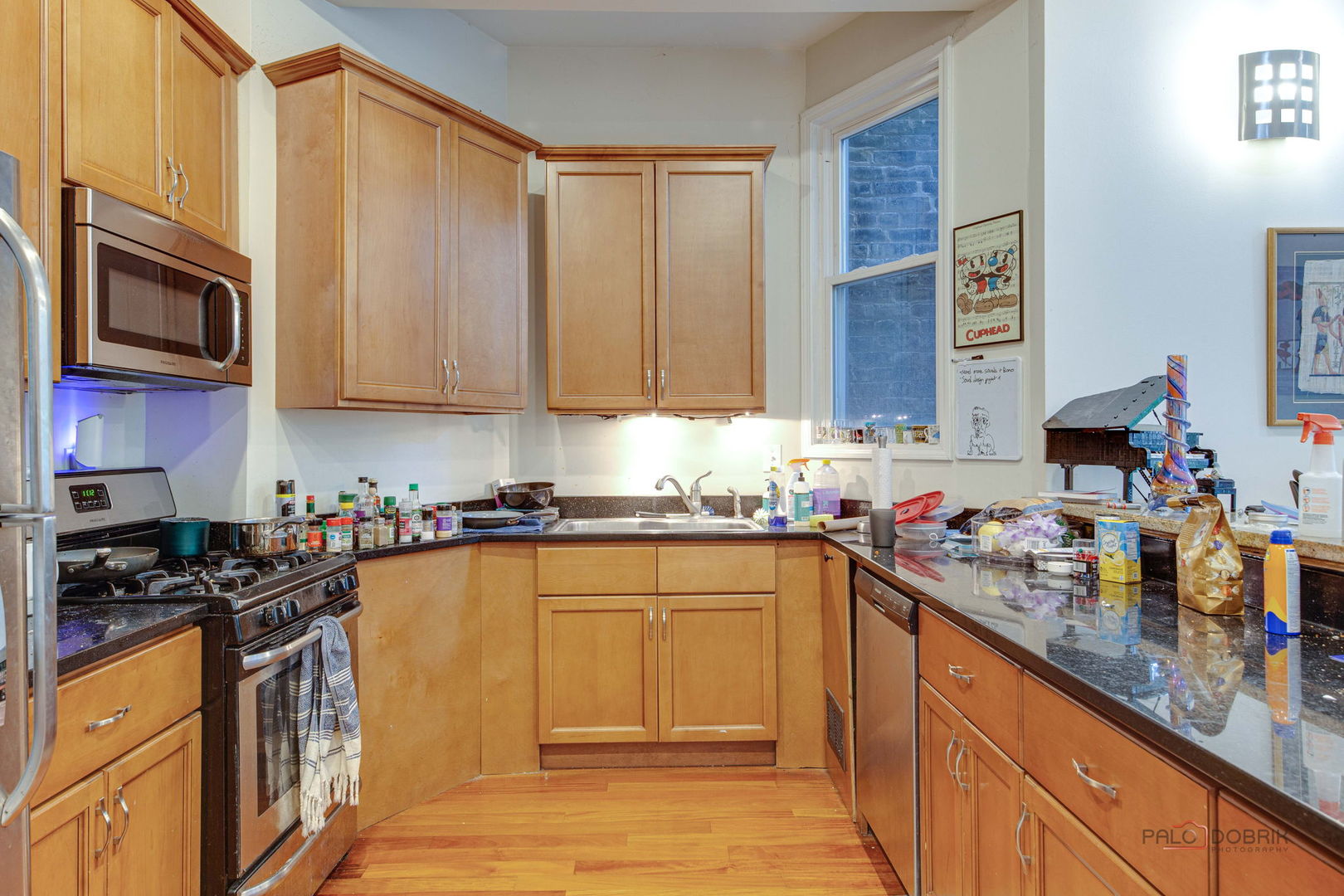 902 W Newport Avenue, Chicago, IL 60657