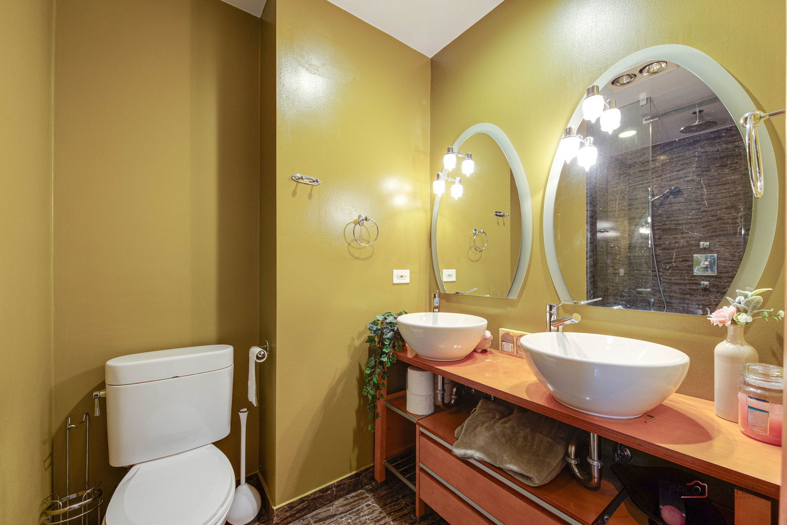 902 W Newport Avenue, Chicago, IL 60657