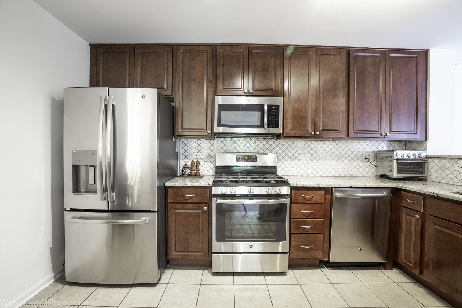 150 LUCERNE Court, Wheeling, IL 60090