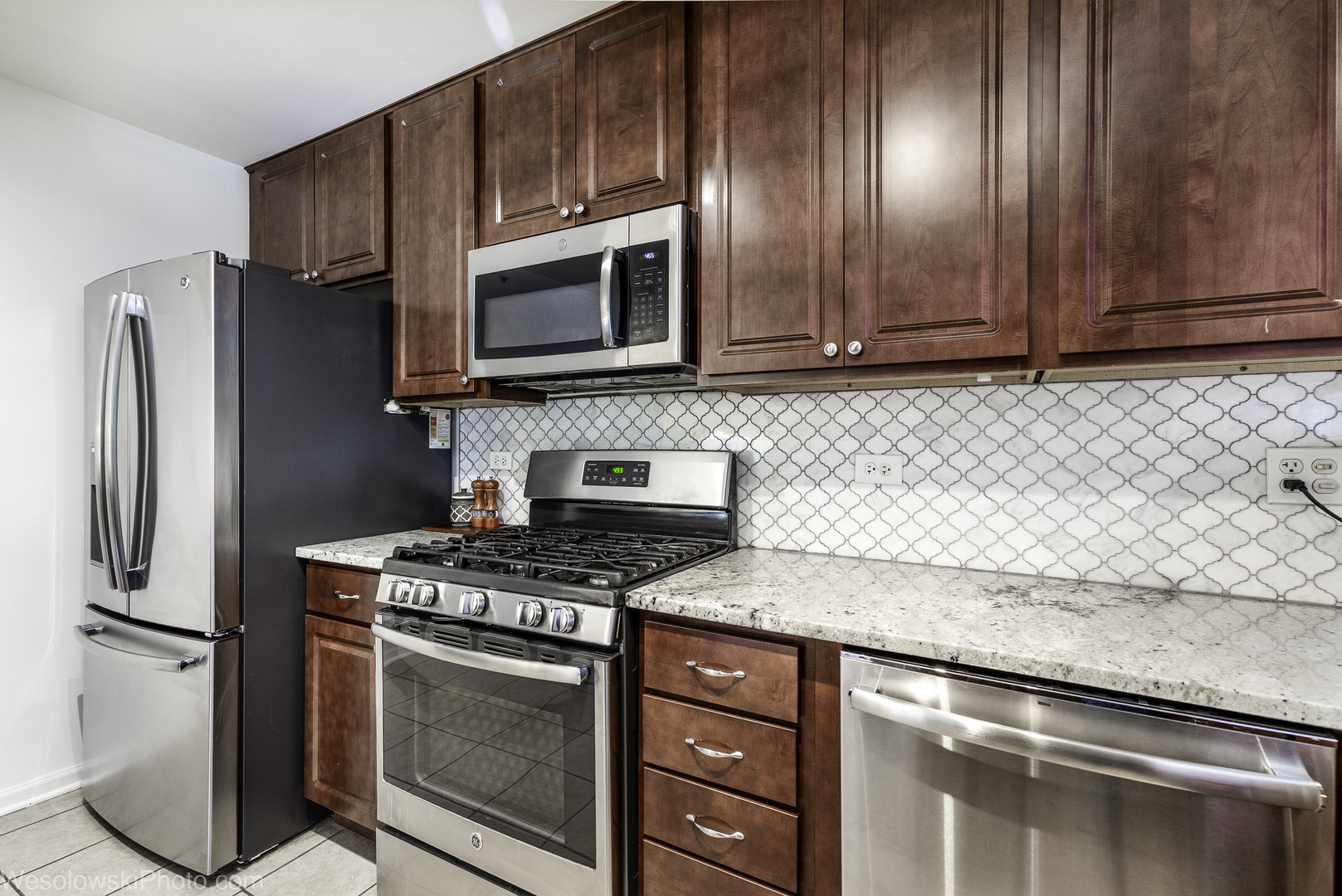 150 LUCERNE Court, Wheeling, IL 60090
