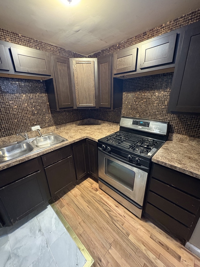 10 W 140th Court, Riverdale, IL 60827
