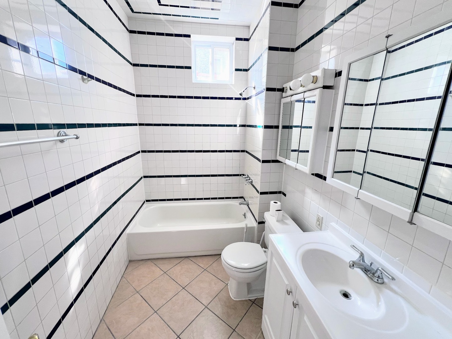 2518 S Saint Louis Avenue #2F, Chicago, IL 60623