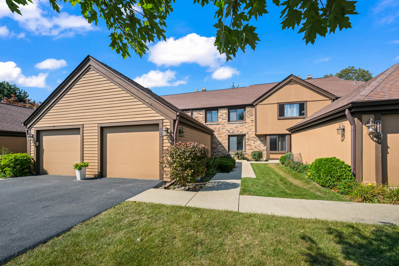 1324 Fairfax Lane, Buffalo Grove, IL 60089