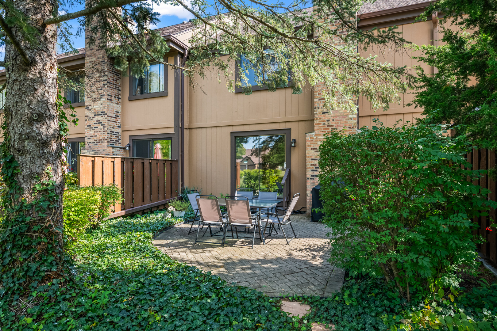 1324 Fairfax Lane, Buffalo Grove, IL 60089