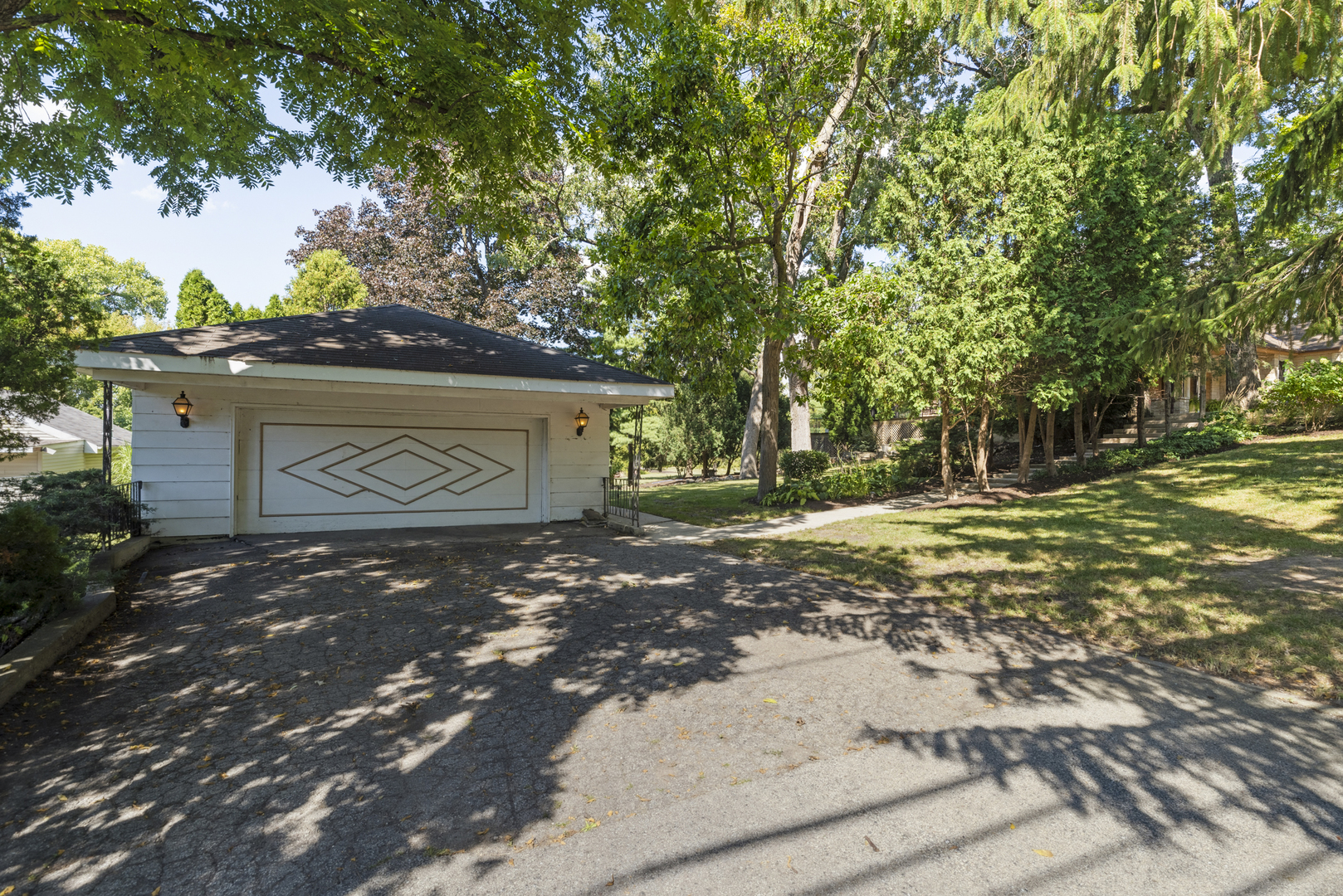 504 W Forest Avenue, Round Lake, IL 60073
