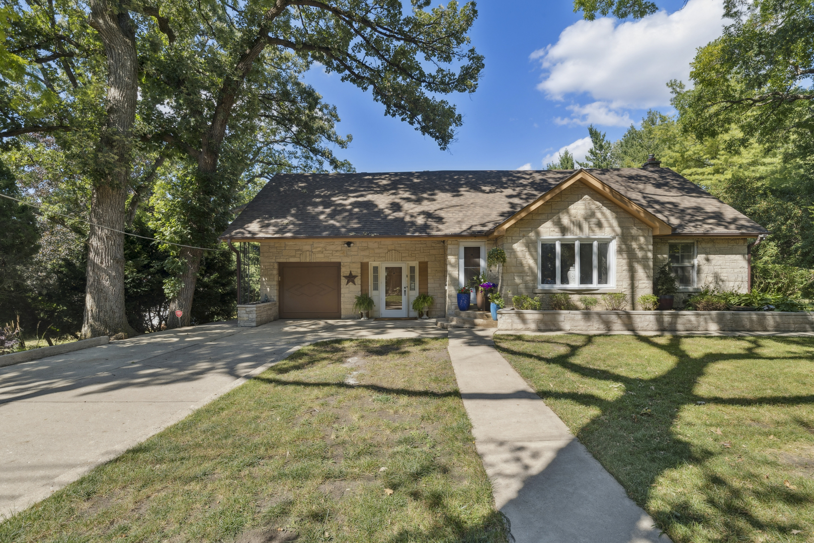 504 W Forest Avenue, Round Lake, IL 60073