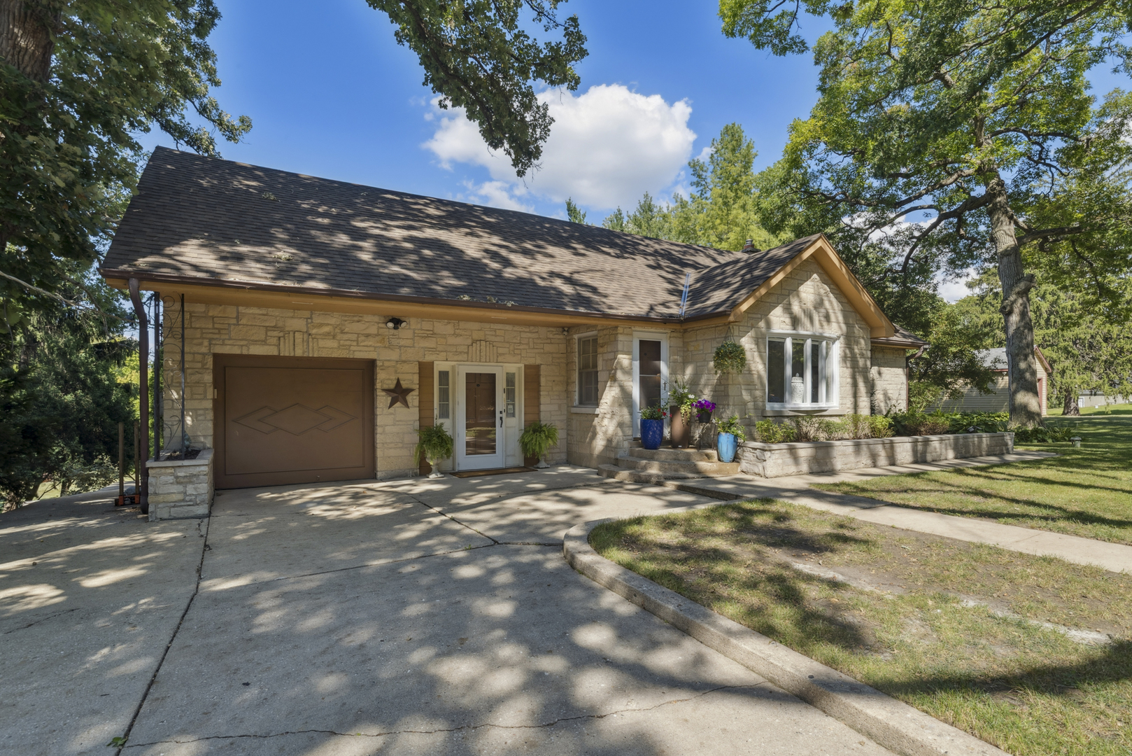 504 W Forest Avenue, Round Lake, IL 60073