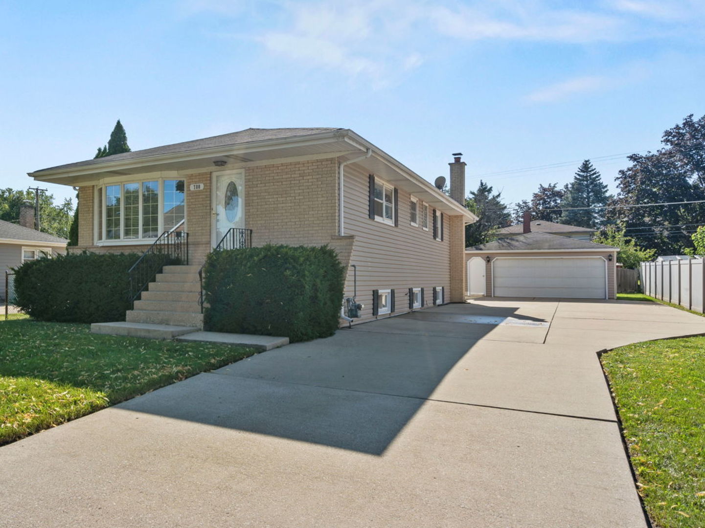 780 N adele Street, Elmhurst, IL 60126