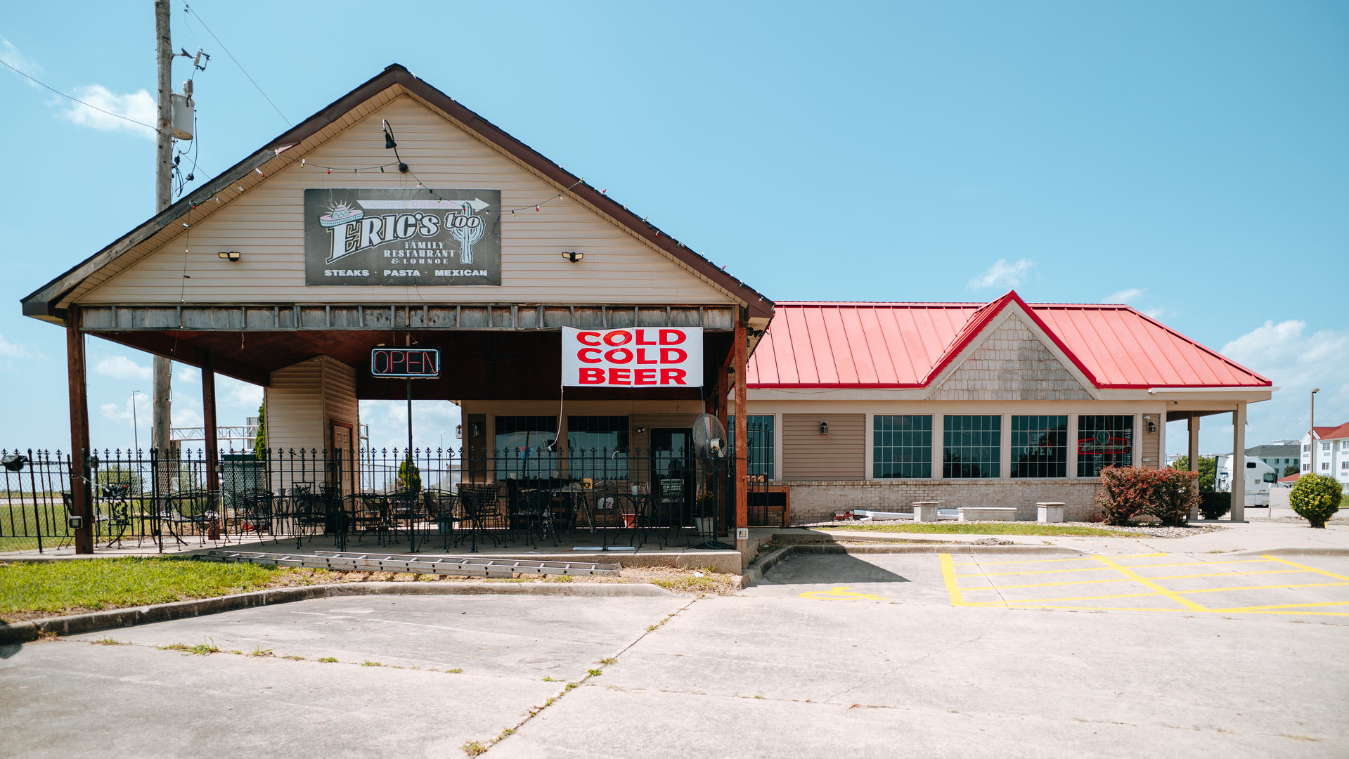 921 Maple Hill Road, Bloomington, IL 61701