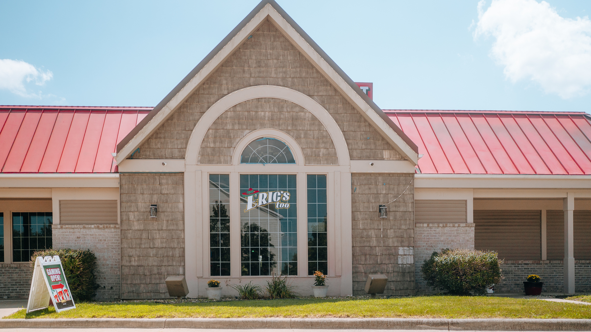 921 Maple Hill Road, Bloomington, IL 61701