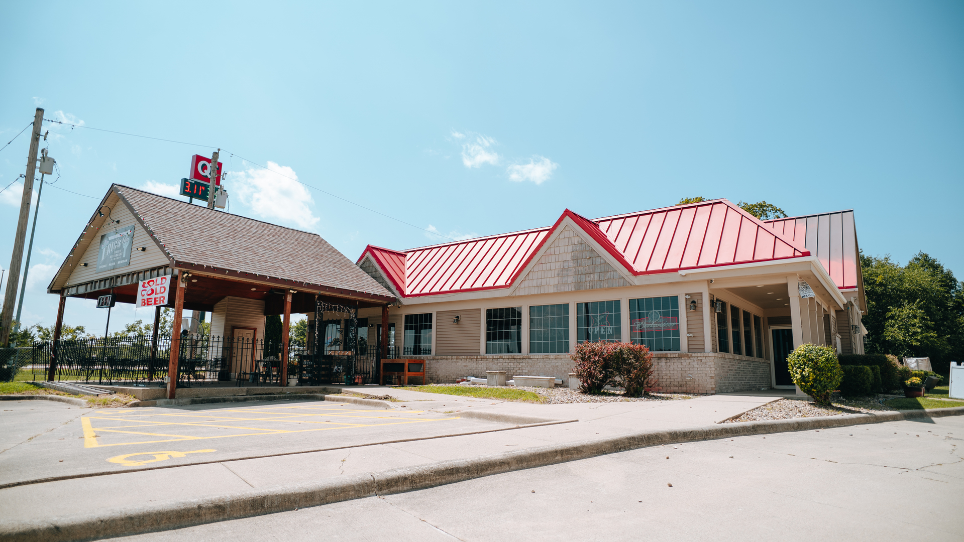 921 Maple Hill Road, Bloomington, IL 61701