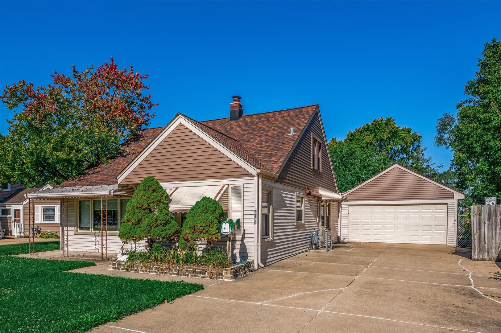 9100 Lynwood Drive, Oak Lawn, IL 60453