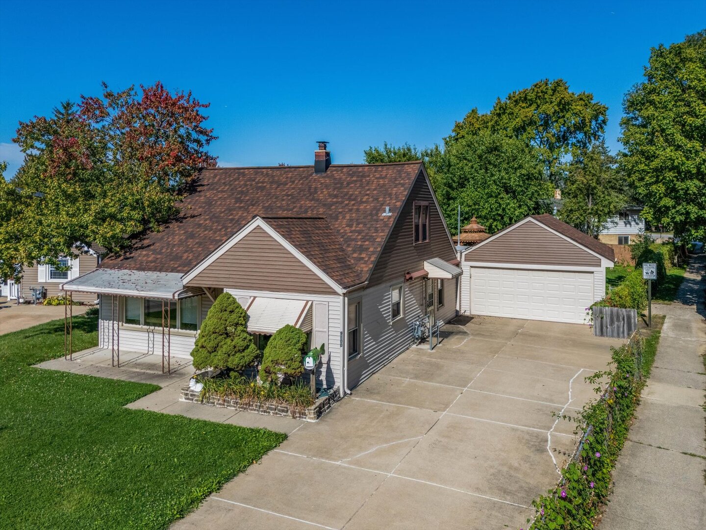 9100 Lynwood Drive, Oak Lawn, IL 60453