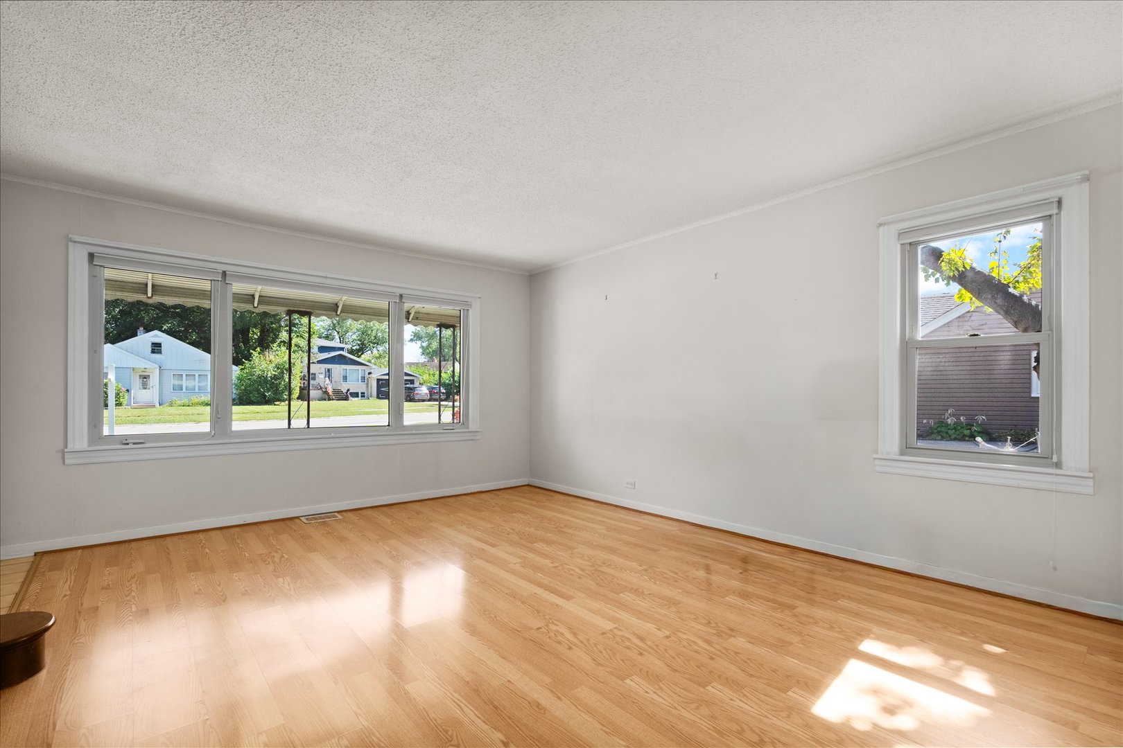 9100 Lynwood Drive, Oak Lawn, IL 60453