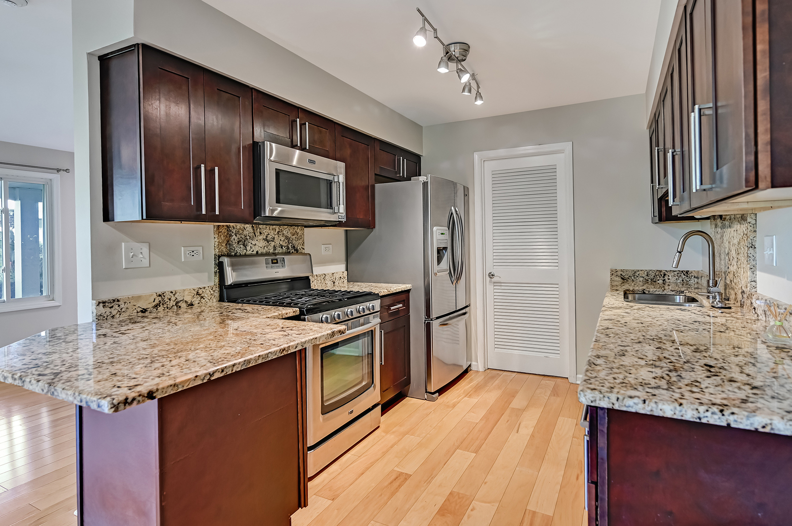 7961 Knottingham Circle #C, Darien, IL 60561