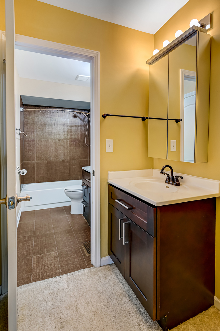 7961 Knottingham Circle #C, Darien, IL 60561