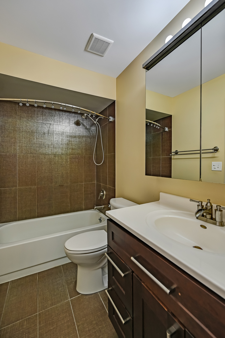 7961 Knottingham Circle #C, Darien, IL 60561