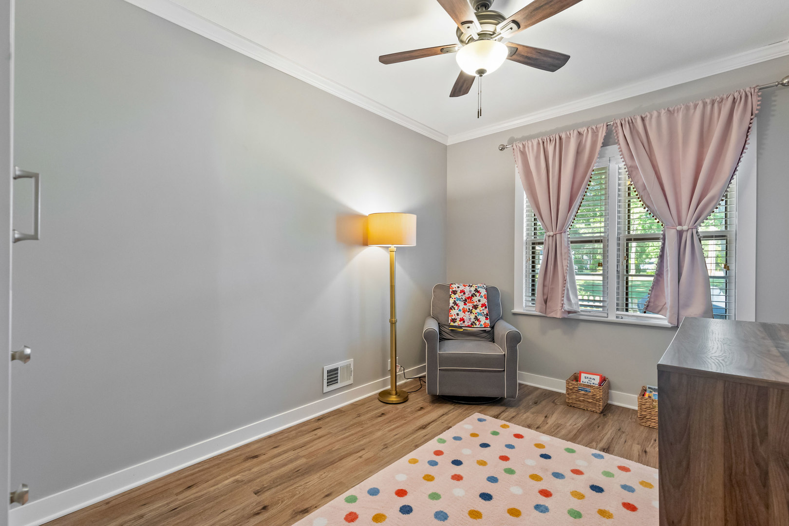 27W423 Sunnyside Avenue, Winfield, IL 60190